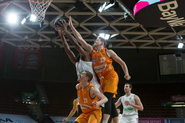 他通过细腻 他通过细腻